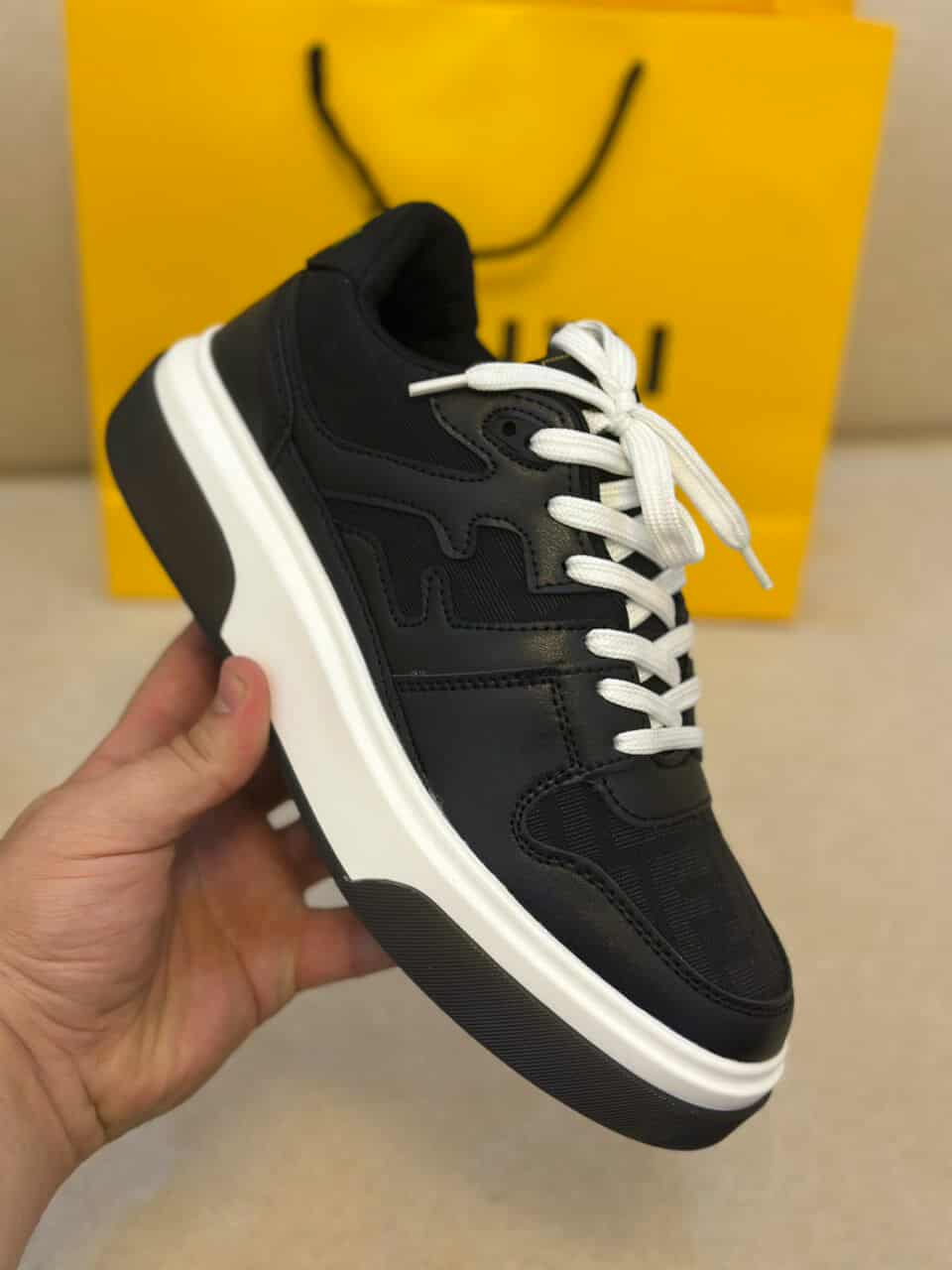 Chausser FENDI